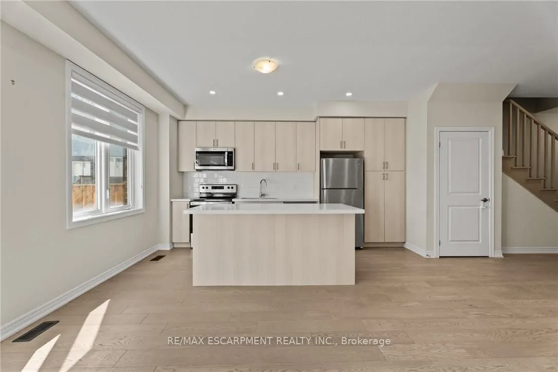 8 LINDEN PARK Lane