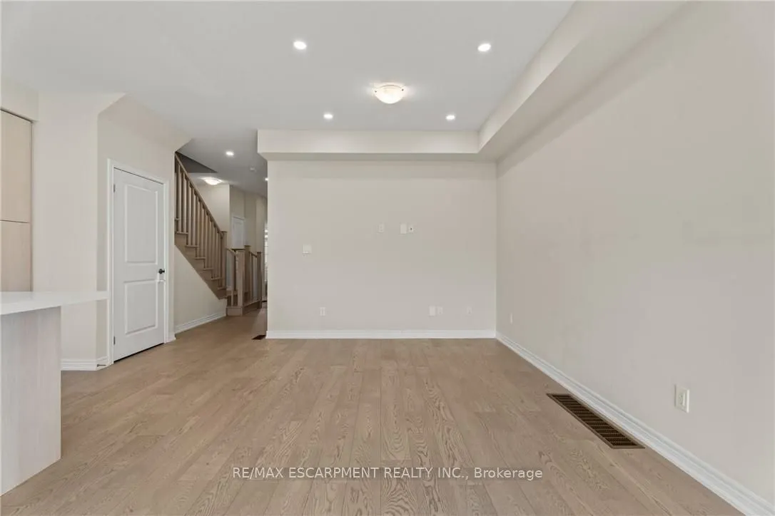 8 LINDEN PARK Lane