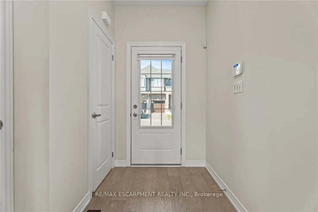8 LINDEN PARK Lane