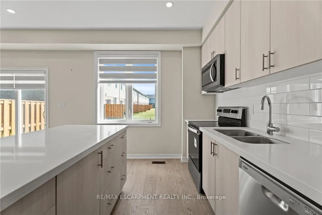 8 LINDEN PARK Lane