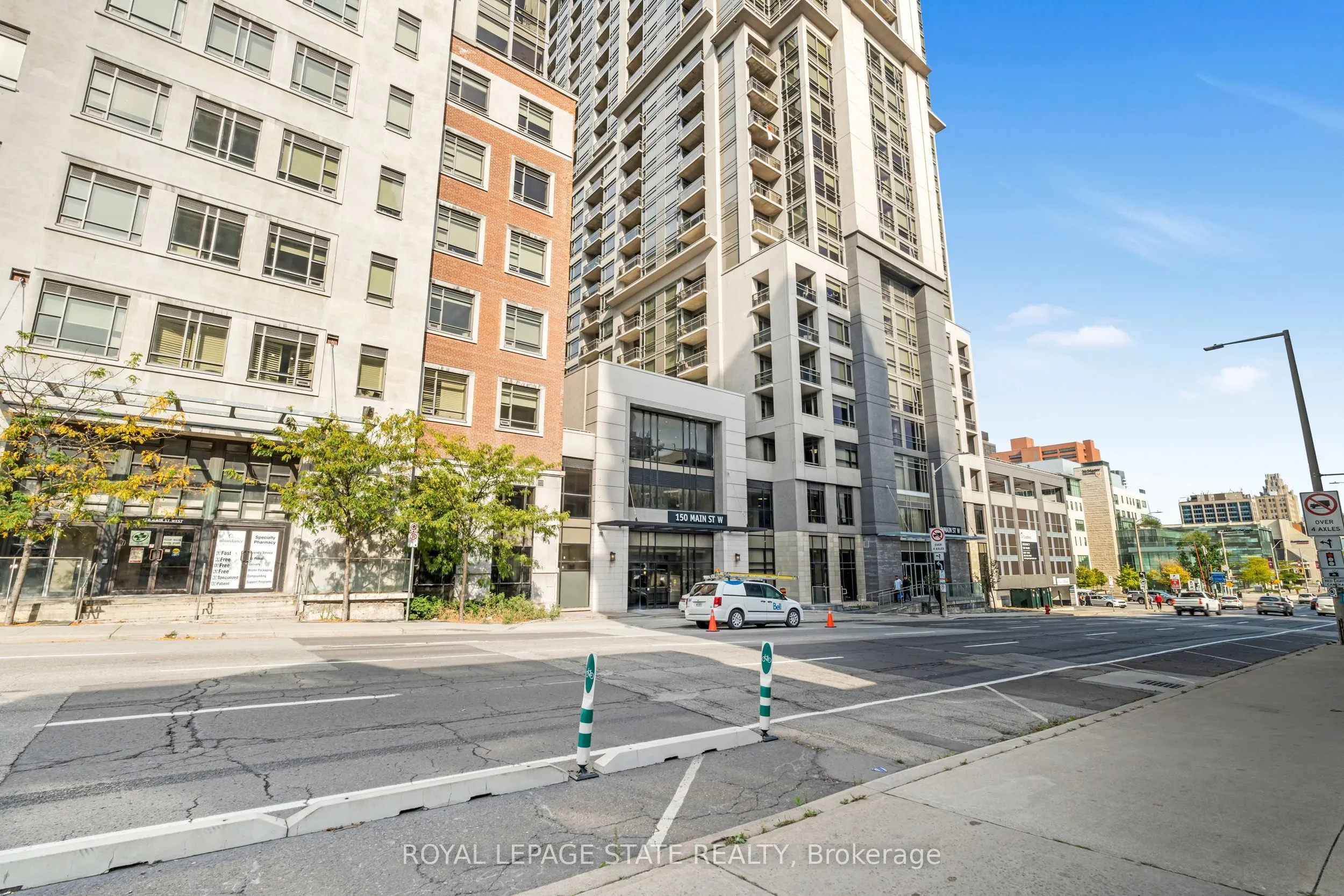 150 main Street W, #910
