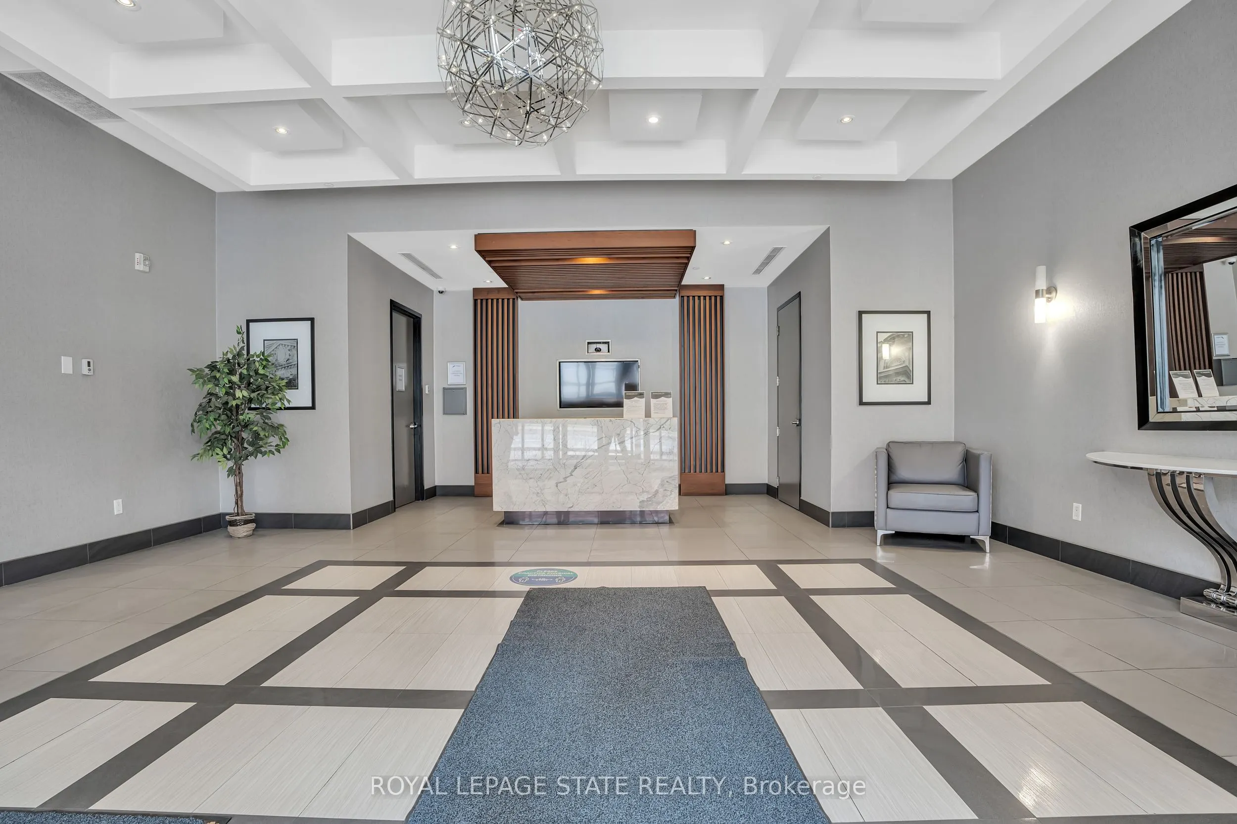 150 main Street W, #910