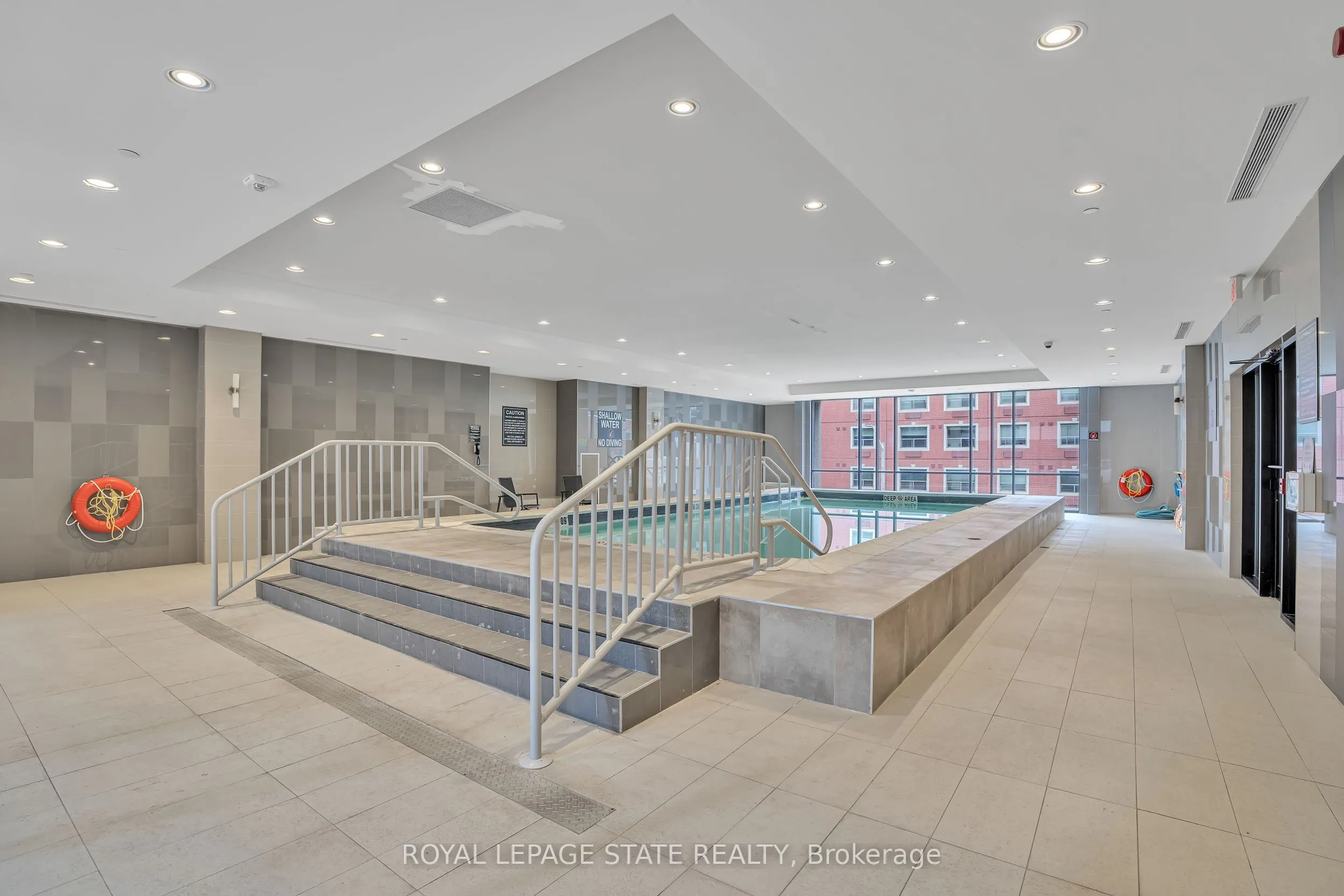 150 main Street W, #910