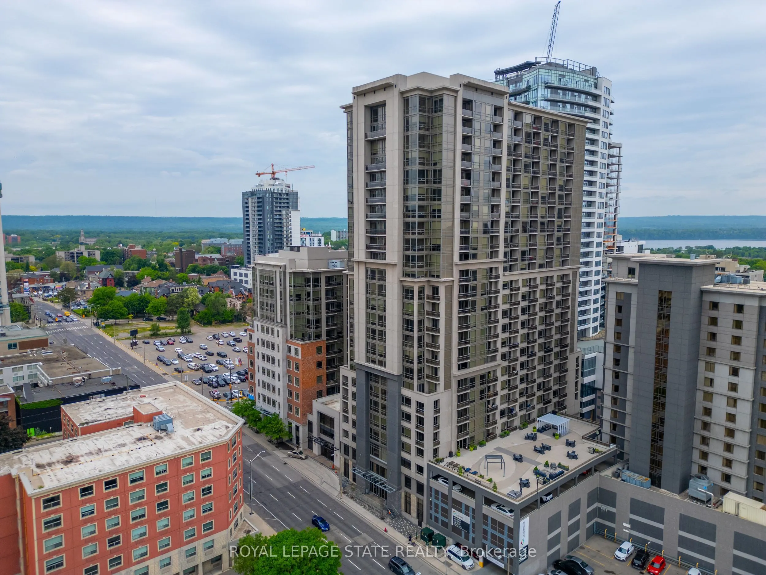 150 main Street W, #910