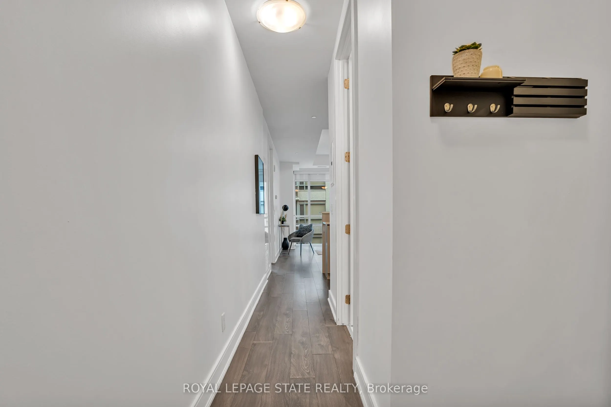 150 main Street W, #910