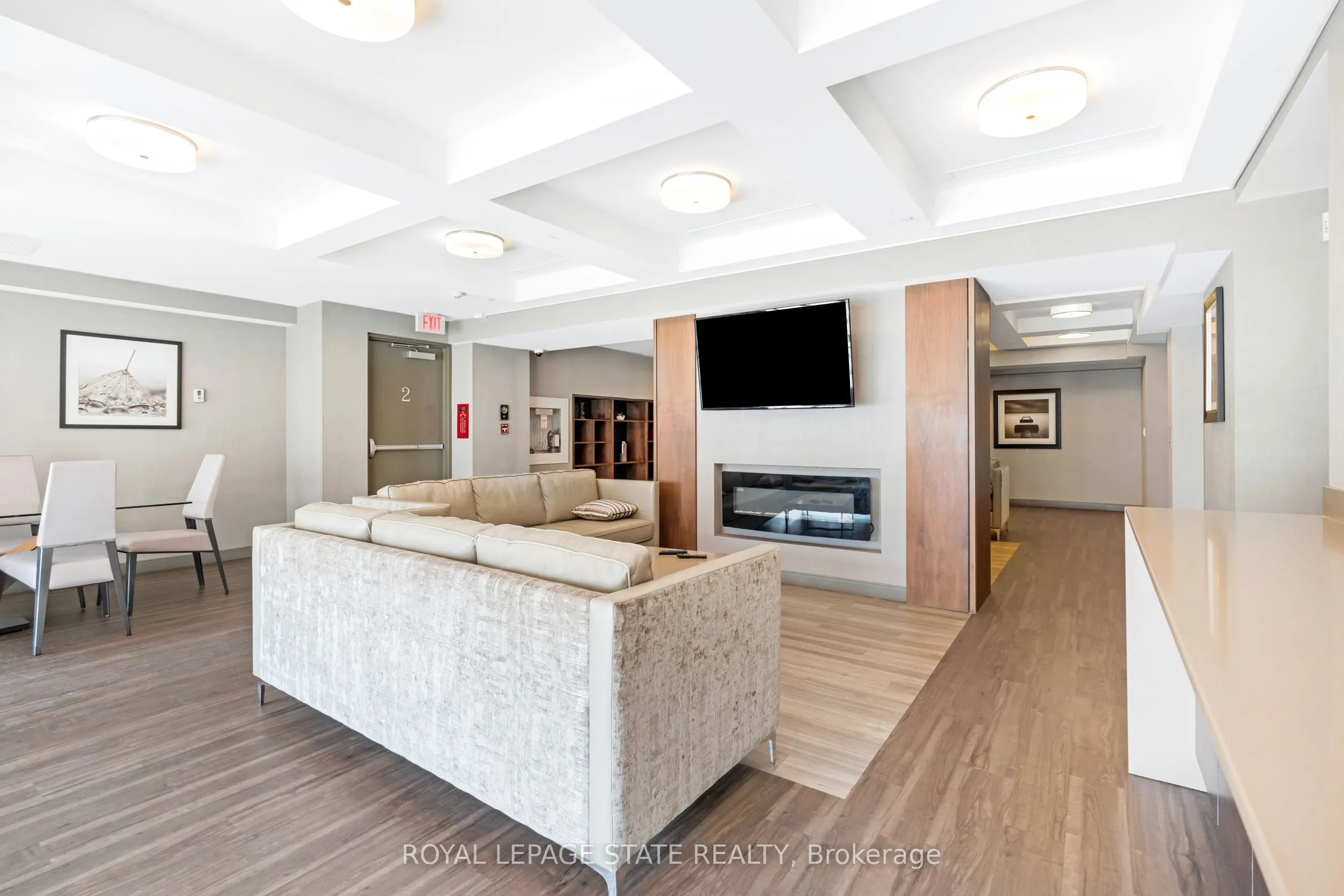 150 main Street W, #910