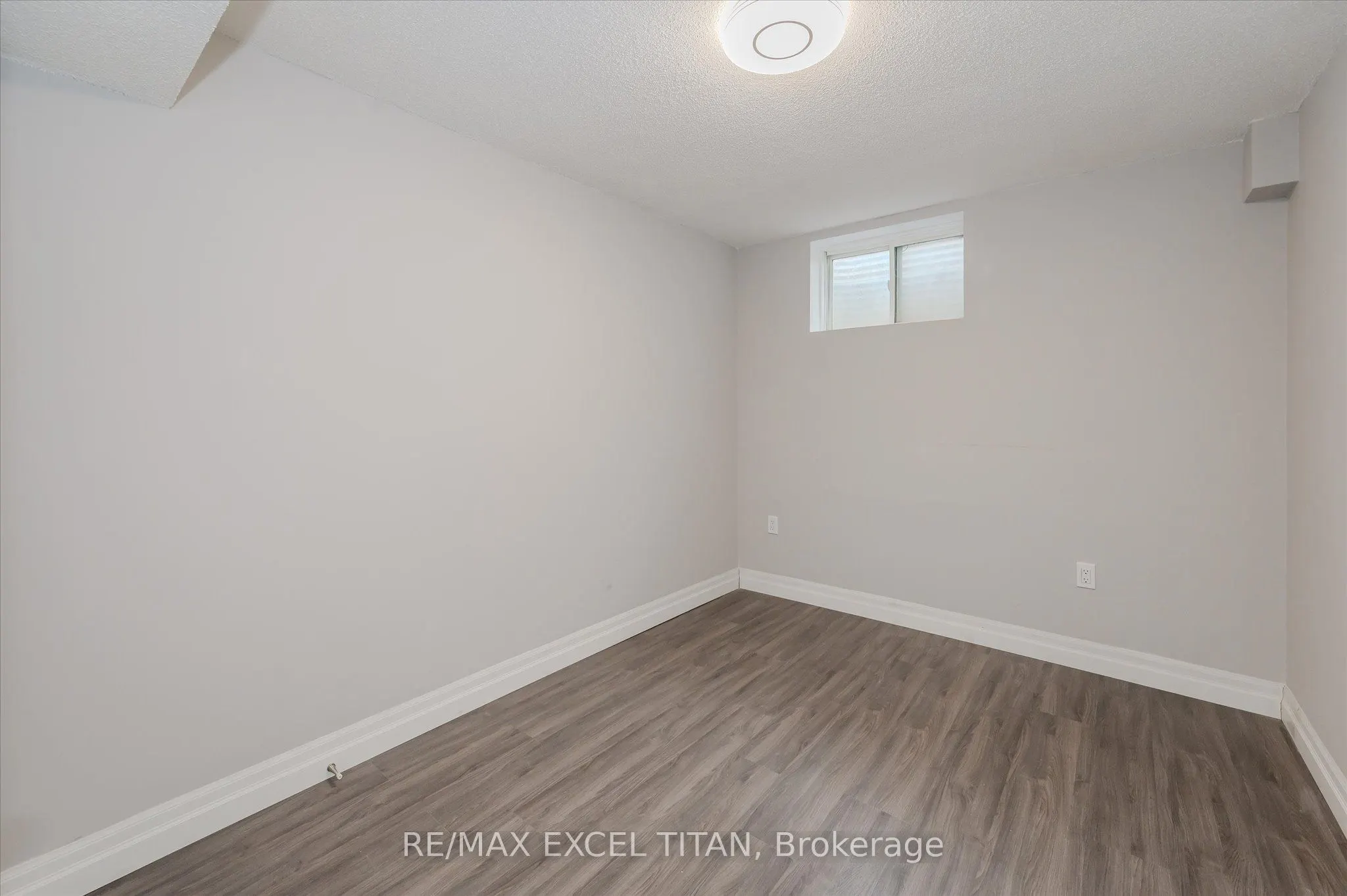 498 Thomas Slee Drive, #BASEMENT