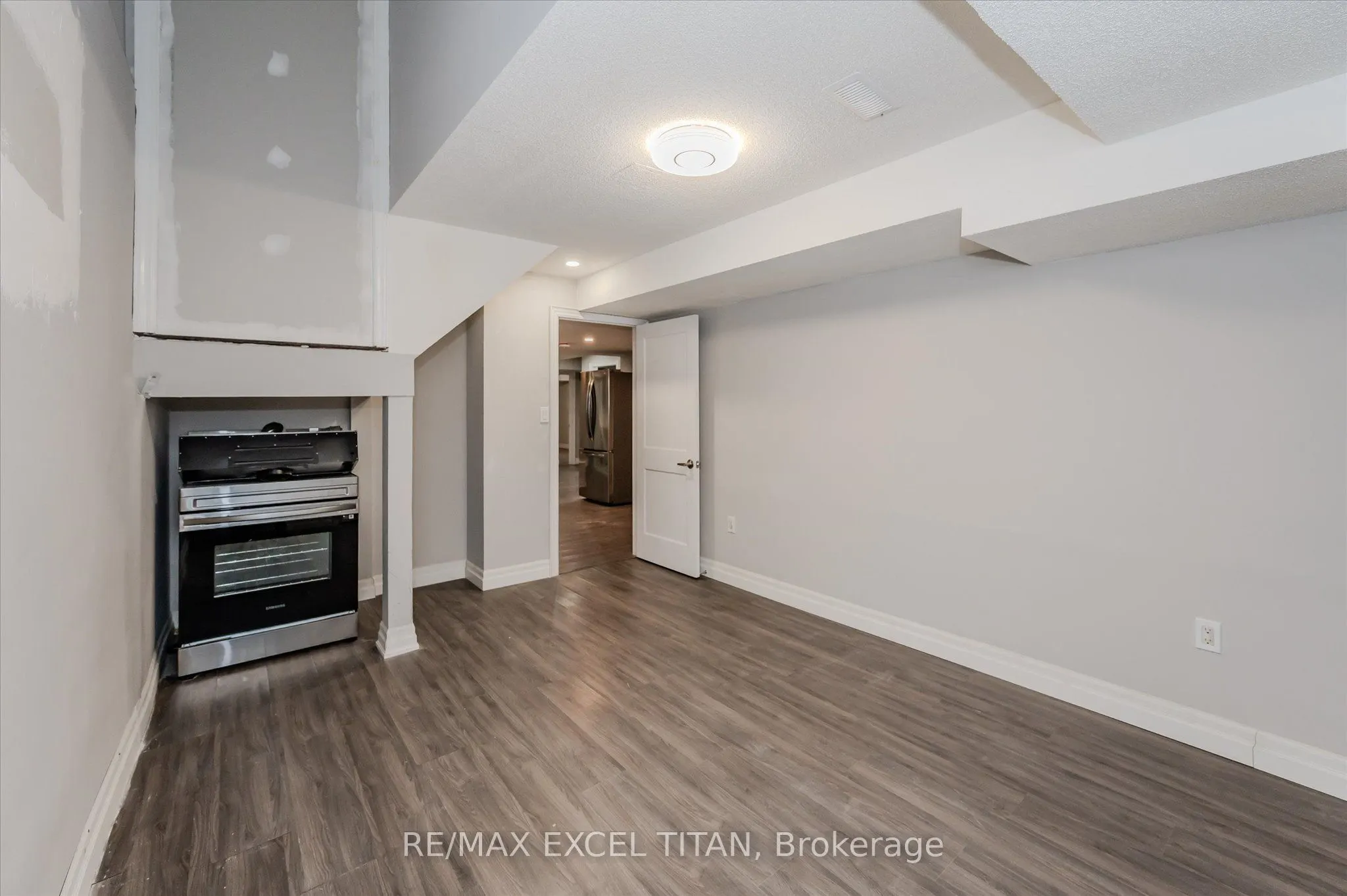 498 Thomas Slee Drive, #BASEMENT