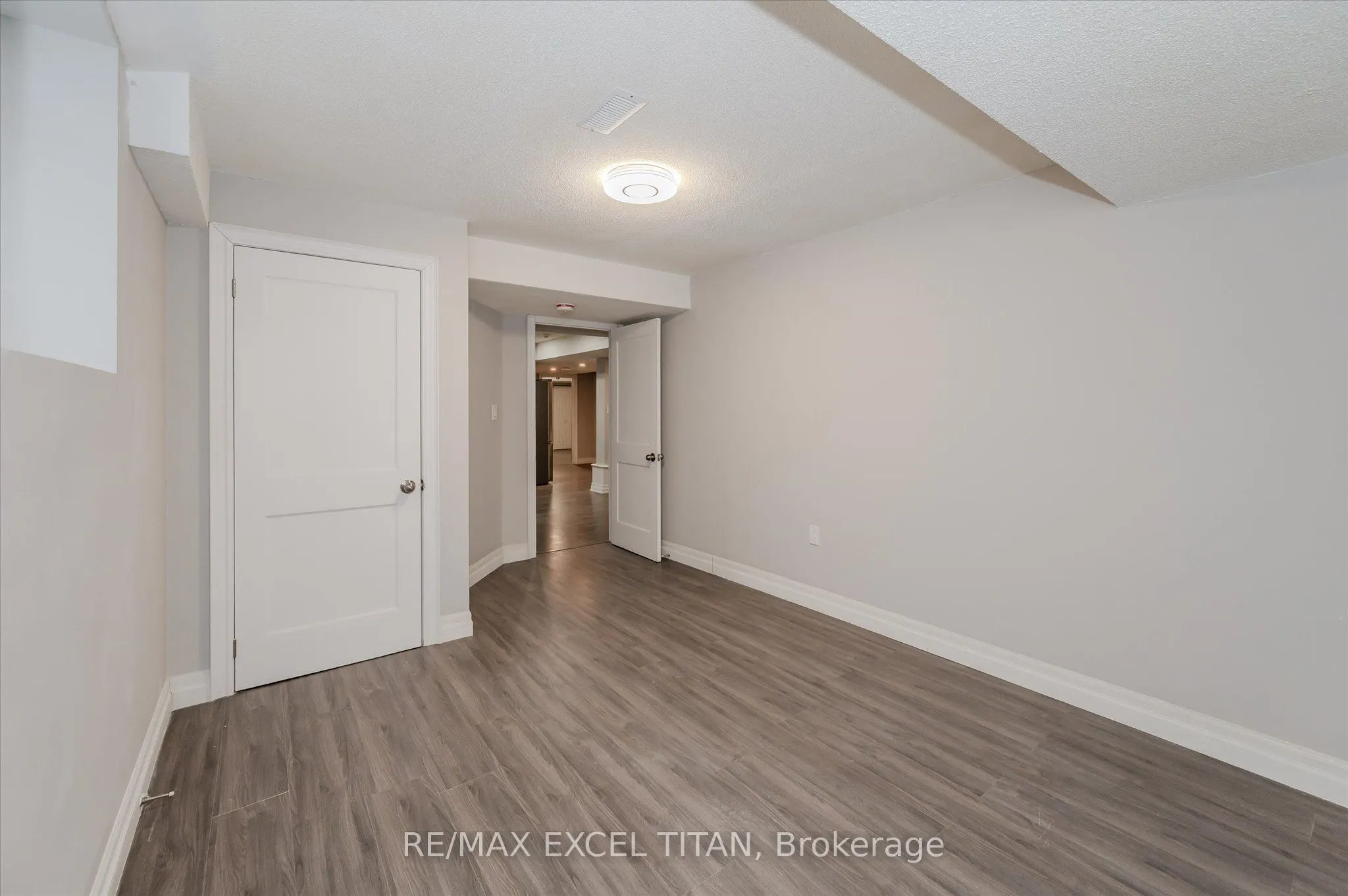 498 Thomas Slee Drive, #BASEMENT