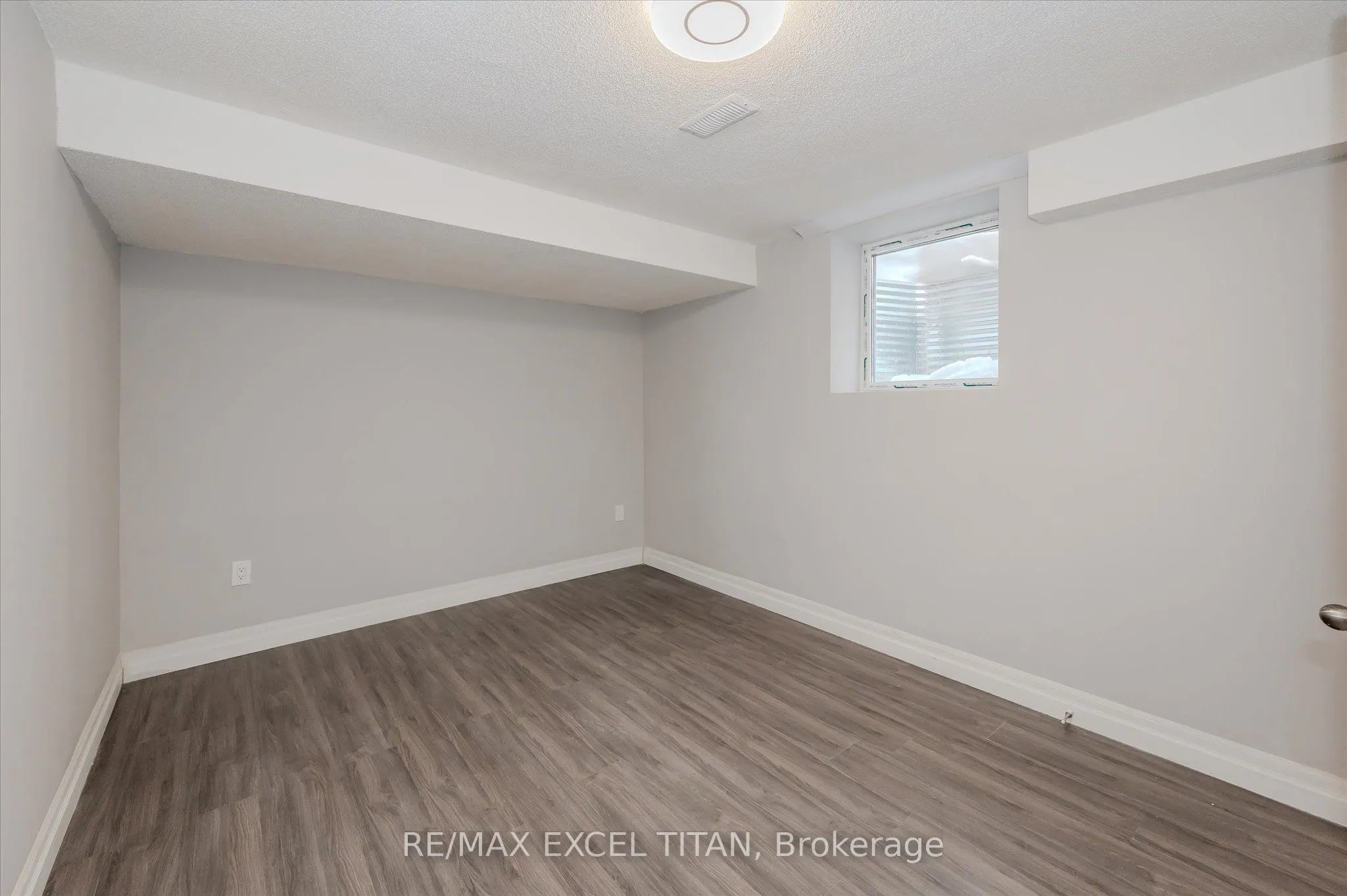 498 Thomas Slee Drive, #BASEMENT