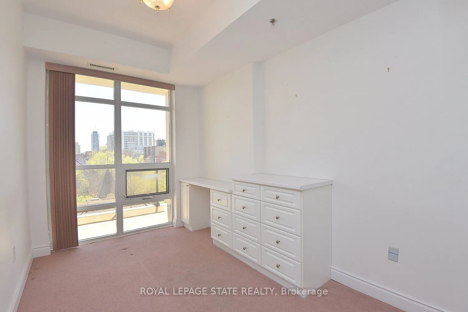 90 Charlton Avenue W, #604