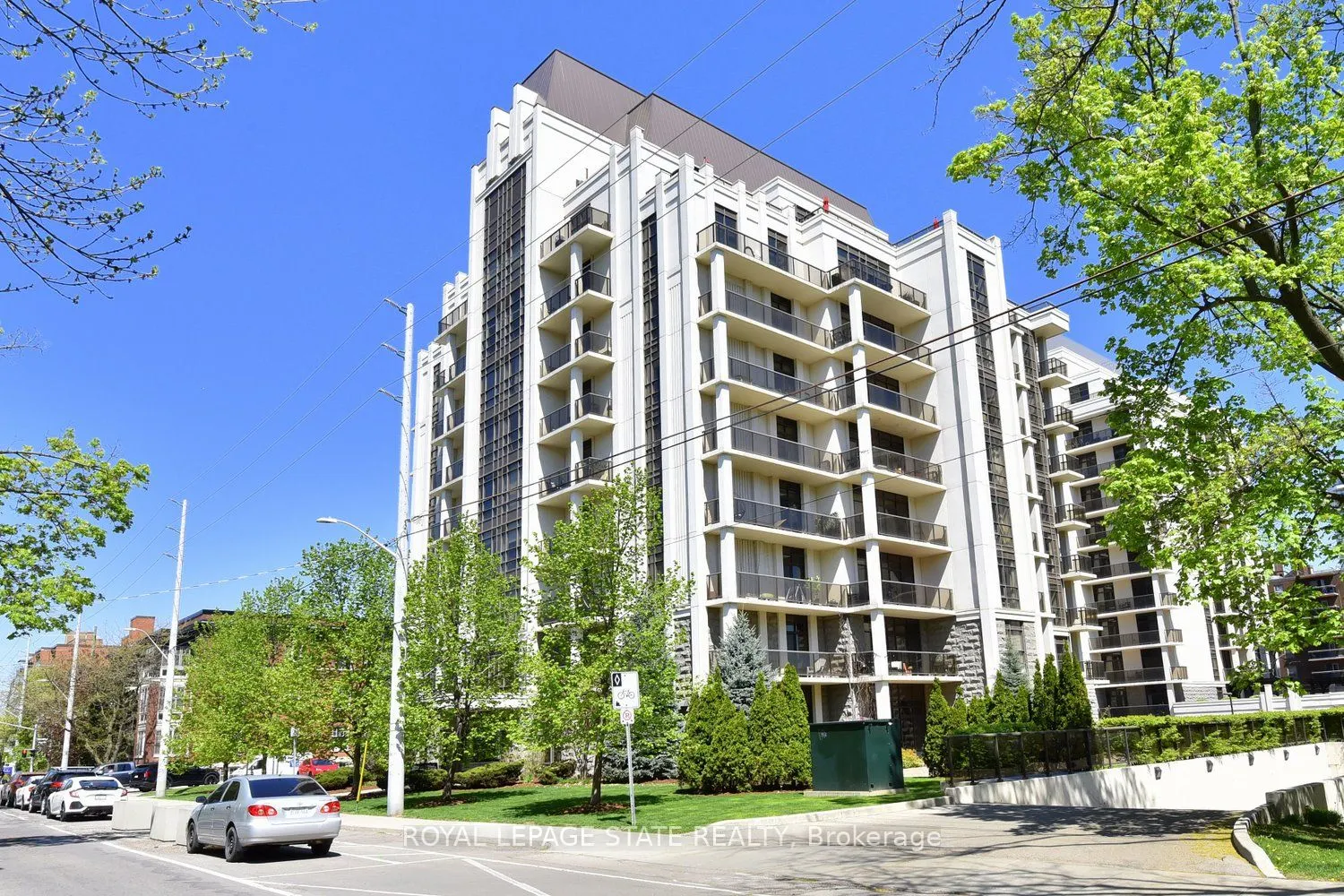 90 Charlton Avenue W, #604