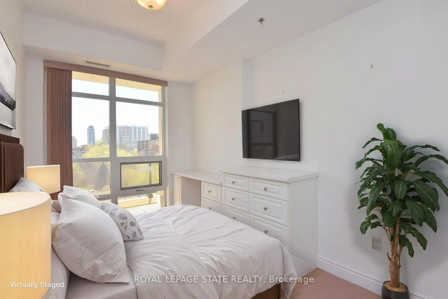 90 Charlton Avenue W, #604