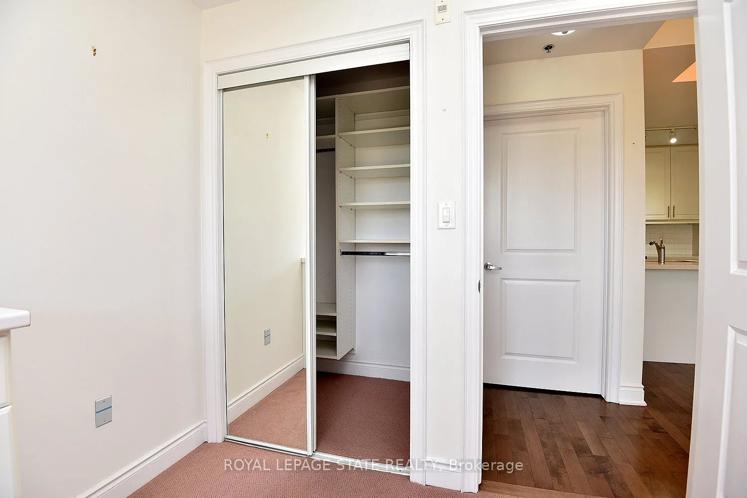 90 Charlton Avenue W, #604