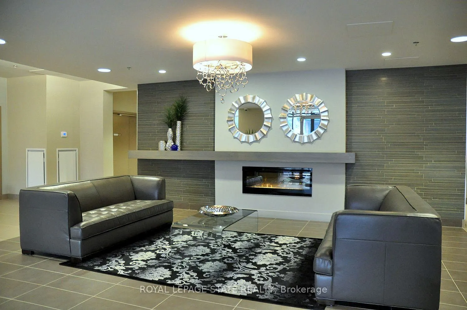 90 Charlton Avenue W, #604