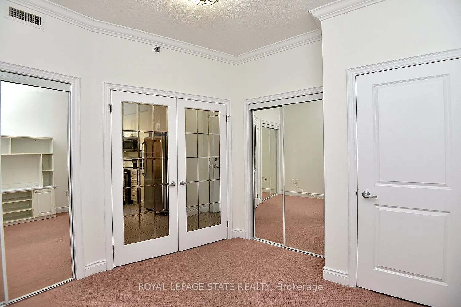 90 Charlton Avenue W, #604