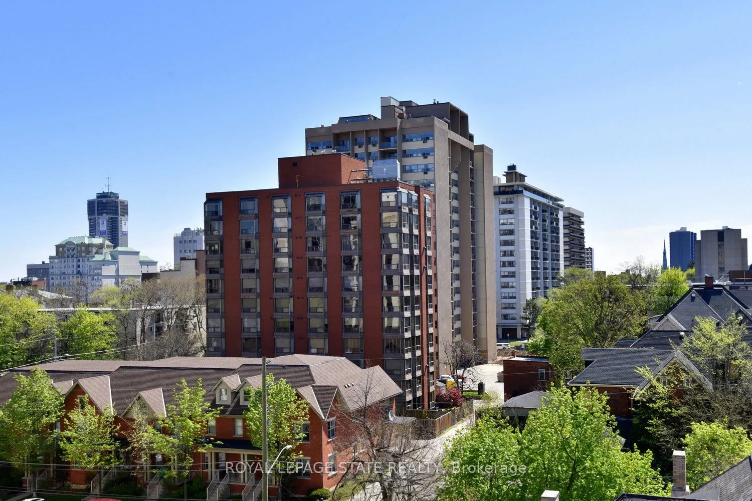 90 Charlton Avenue W, #604