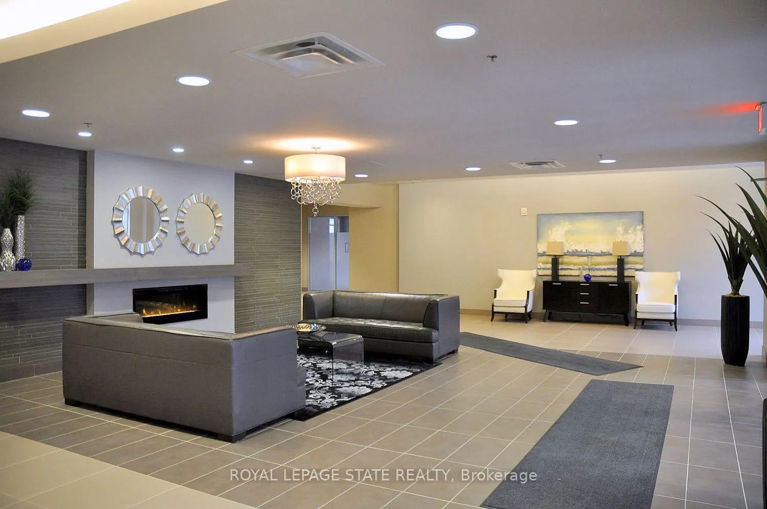90 Charlton Avenue W, #604