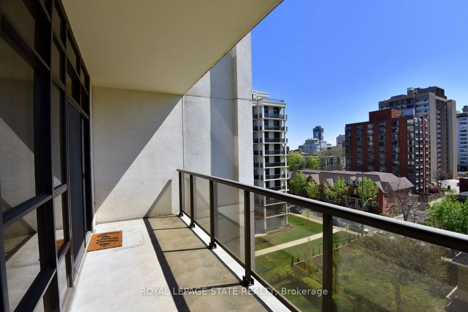 90 Charlton Avenue W, #604