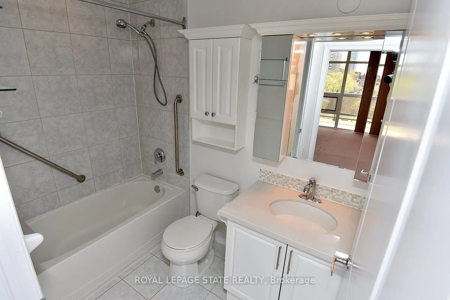 90 Charlton Avenue W, #604