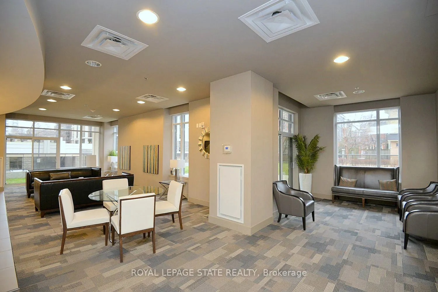 90 Charlton Avenue W, #604