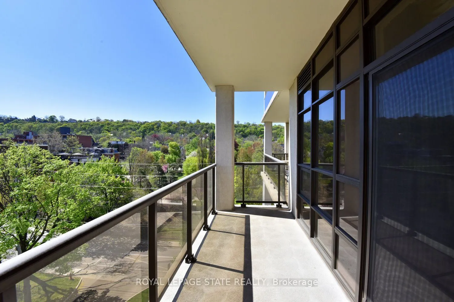 90 Charlton Avenue W, #604