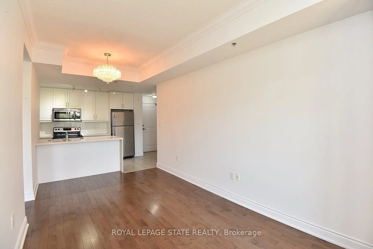 90 Charlton Avenue W, #604