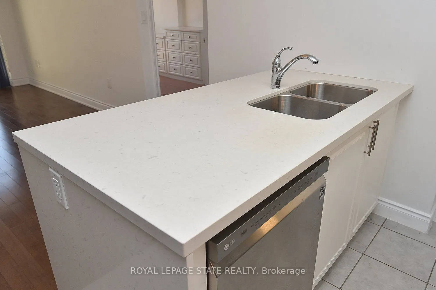 90 Charlton Avenue W, #604