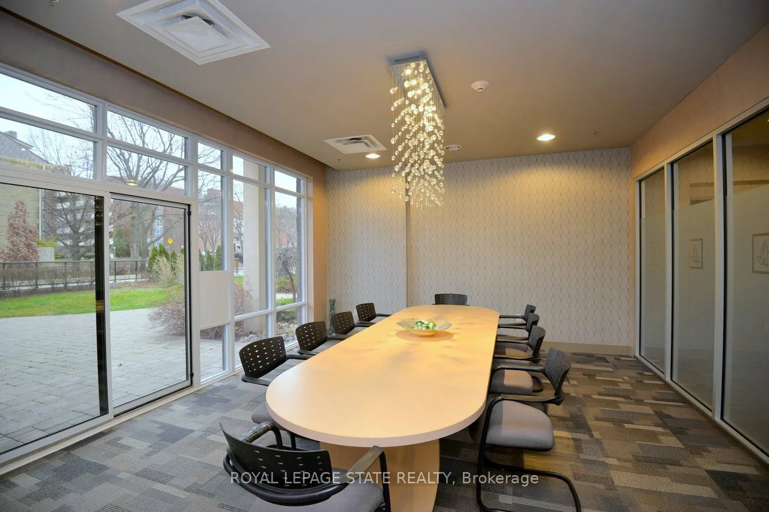 90 Charlton Avenue W, #604