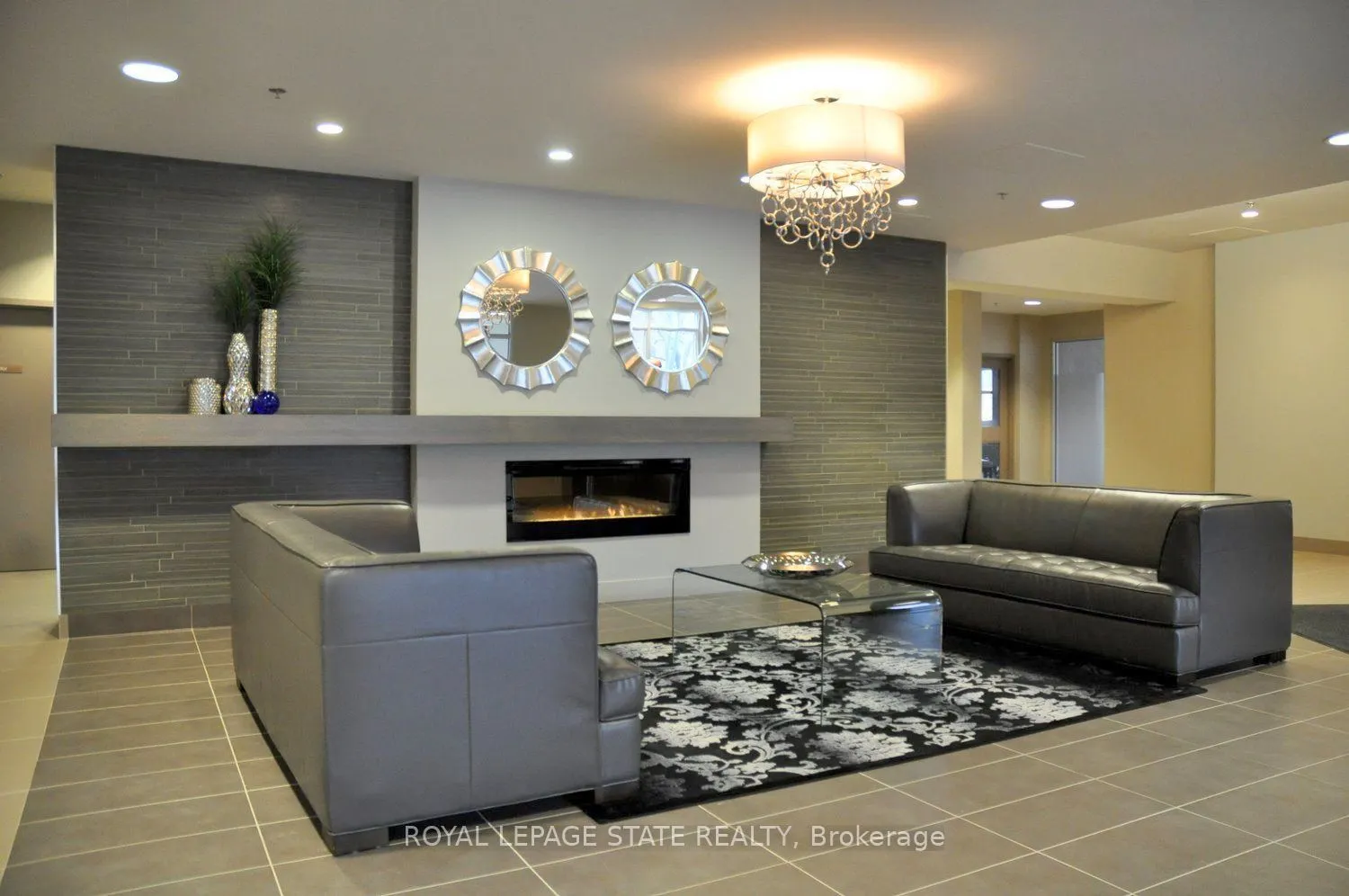 90 Charlton Avenue W, #604