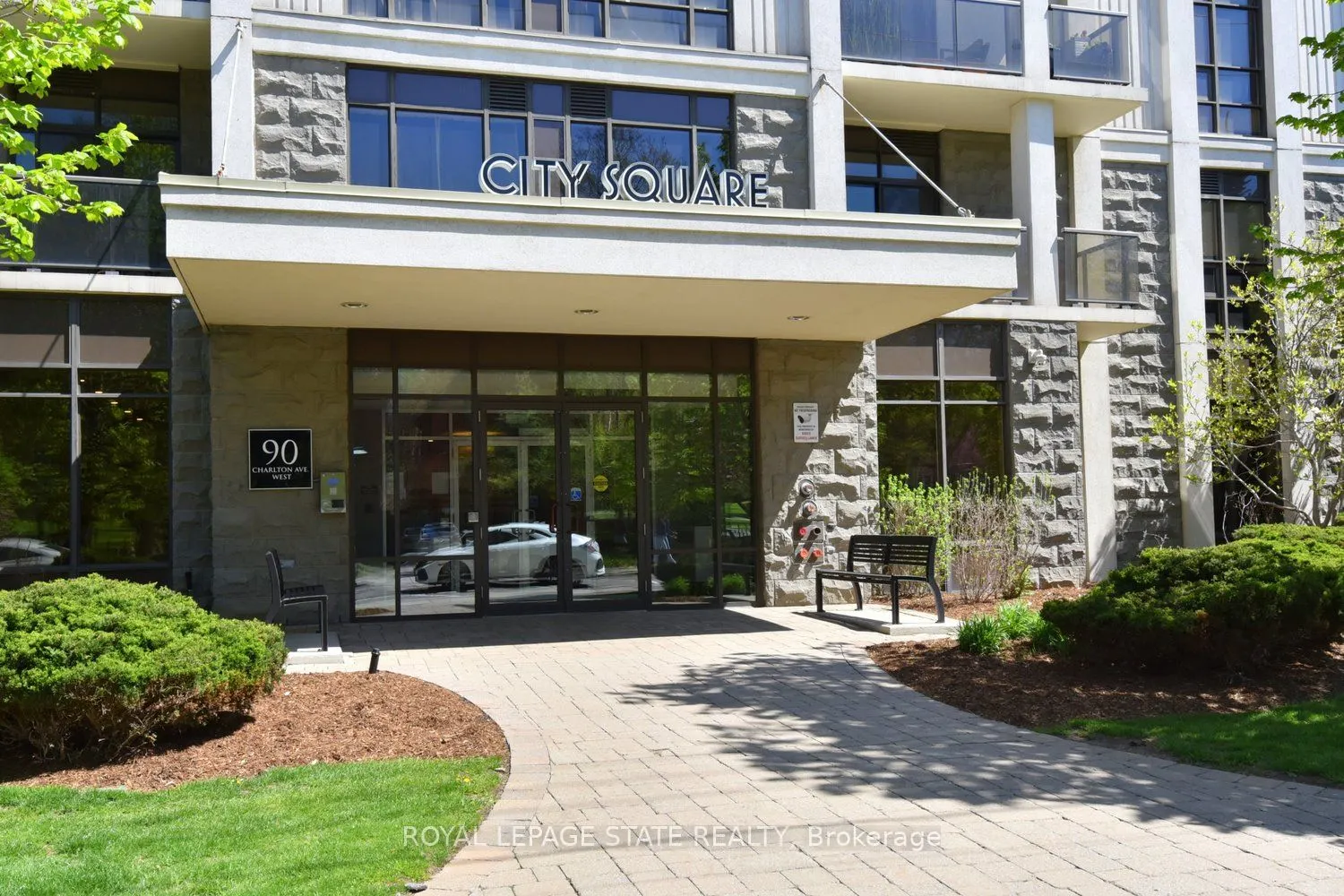 90 Charlton Avenue W, #604