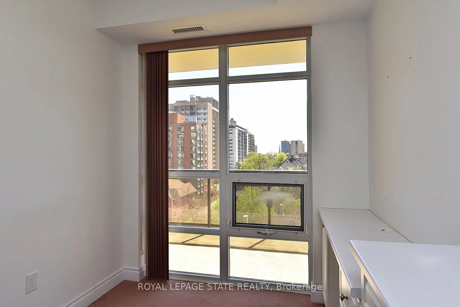 90 Charlton Avenue W, #604