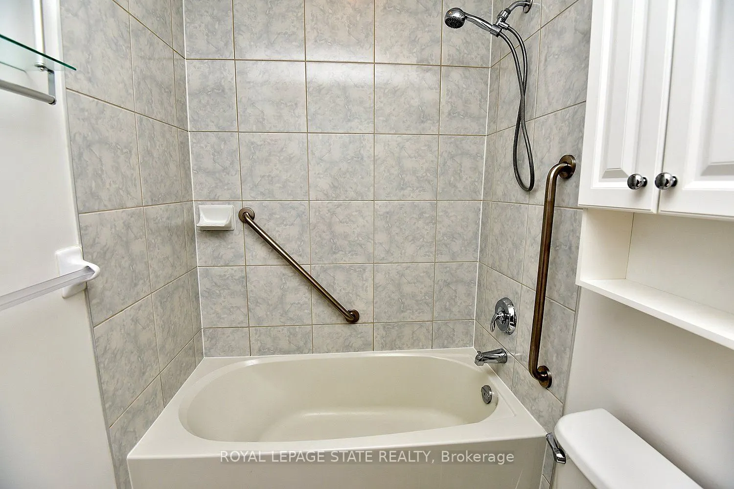 90 Charlton Avenue W, #604