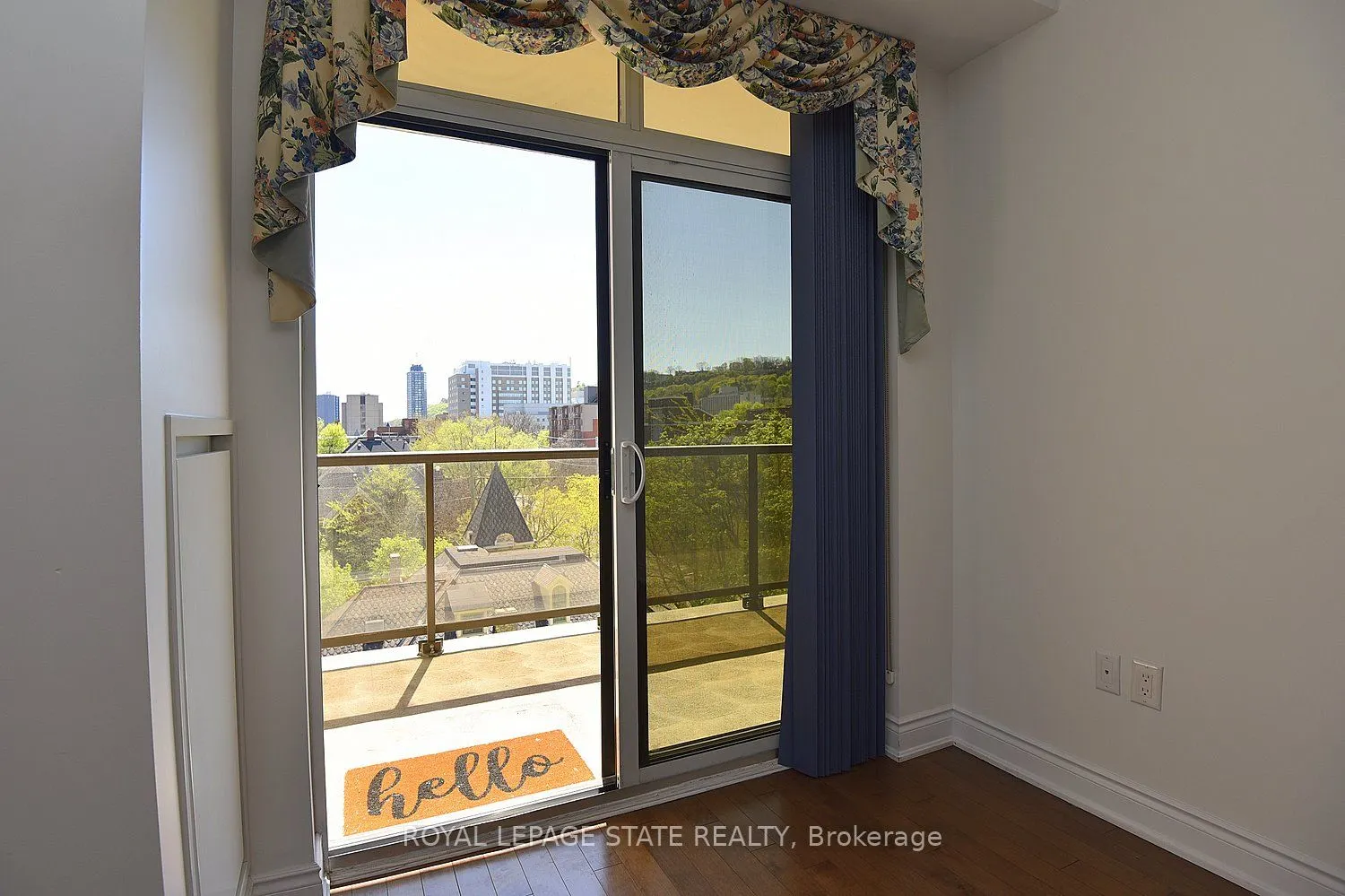 90 Charlton Avenue W, #604