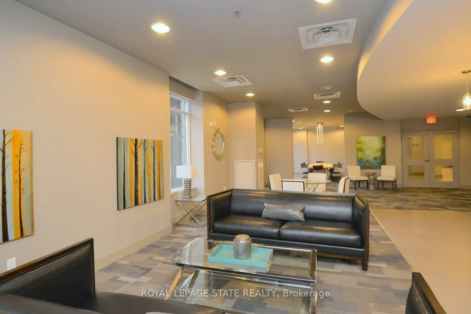 90 Charlton Avenue W, #604