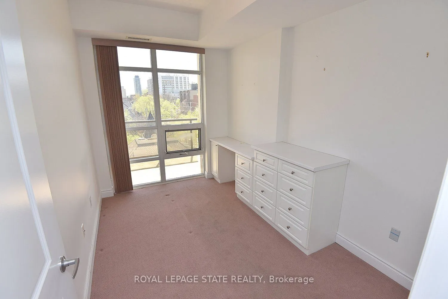 90 Charlton Avenue W, #604