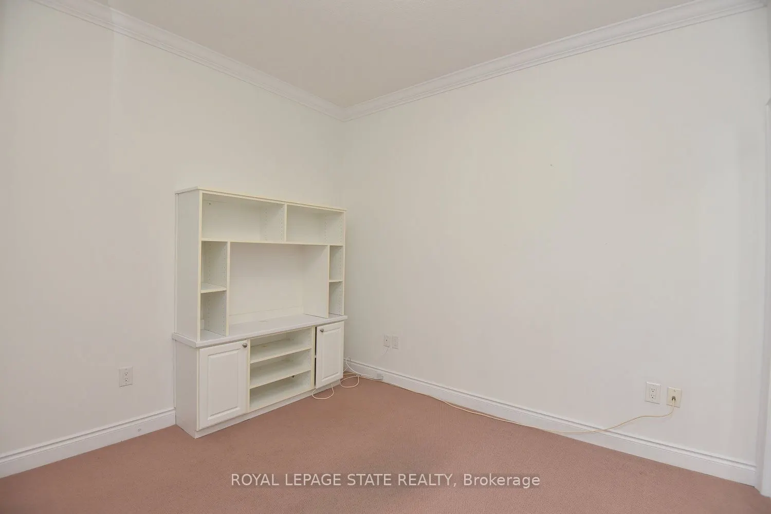 90 Charlton Avenue W, #604