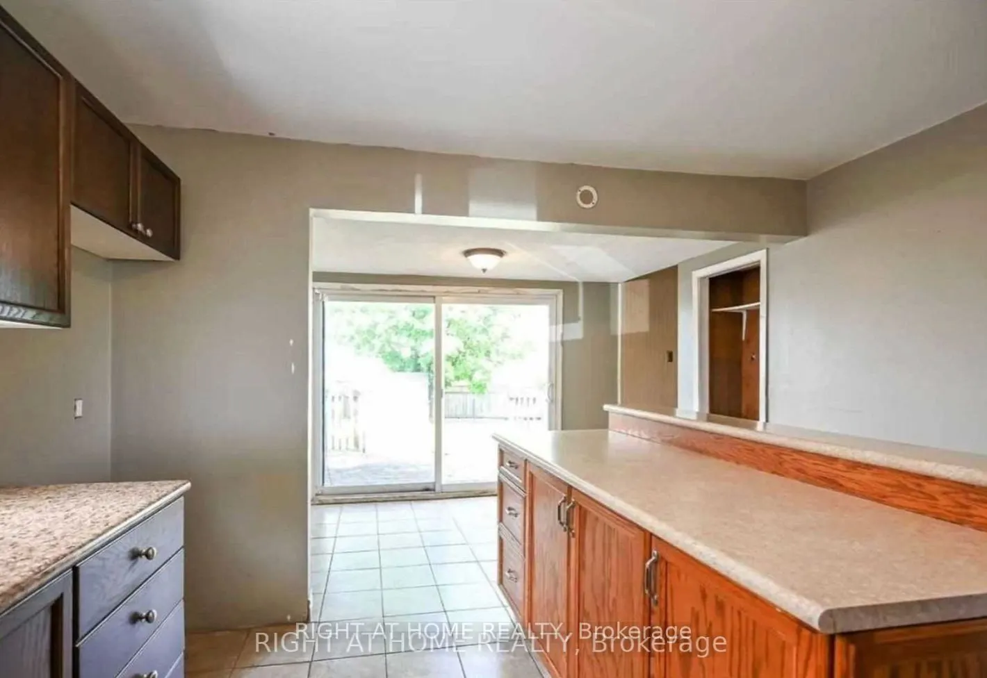 1025 Stone Church Road E