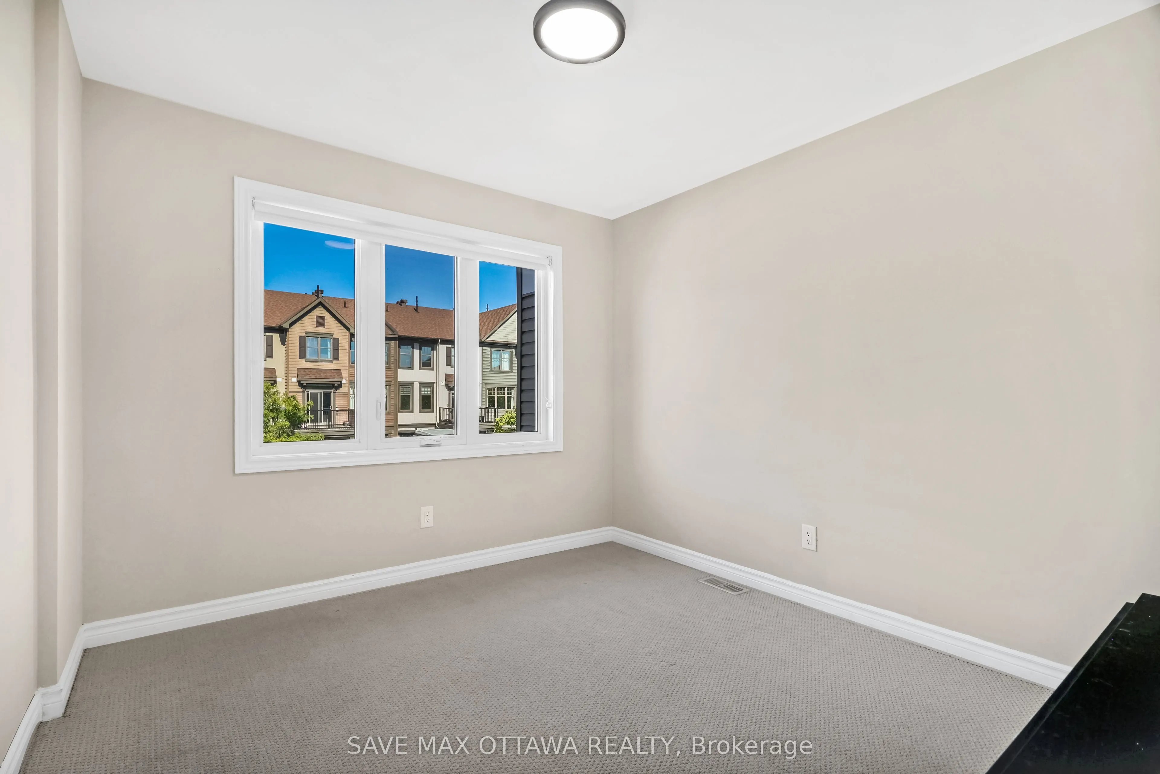 629 Lauraleaf Crescent