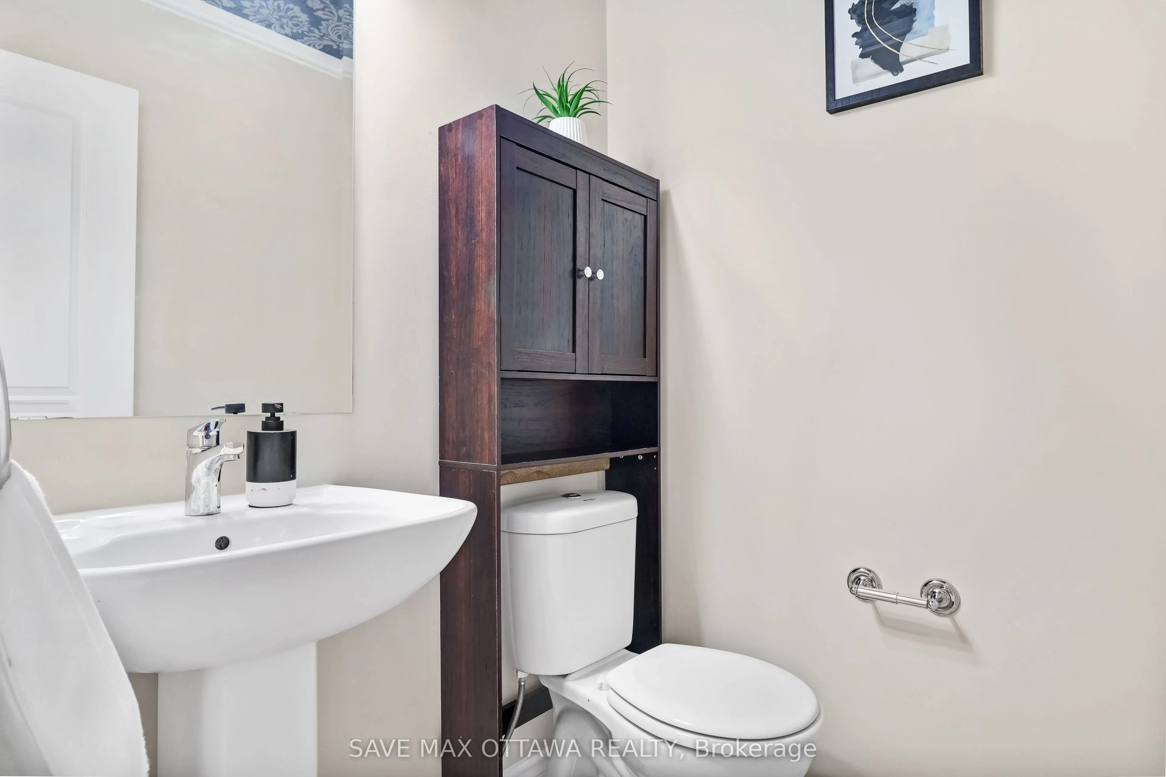 629 Lauraleaf Crescent