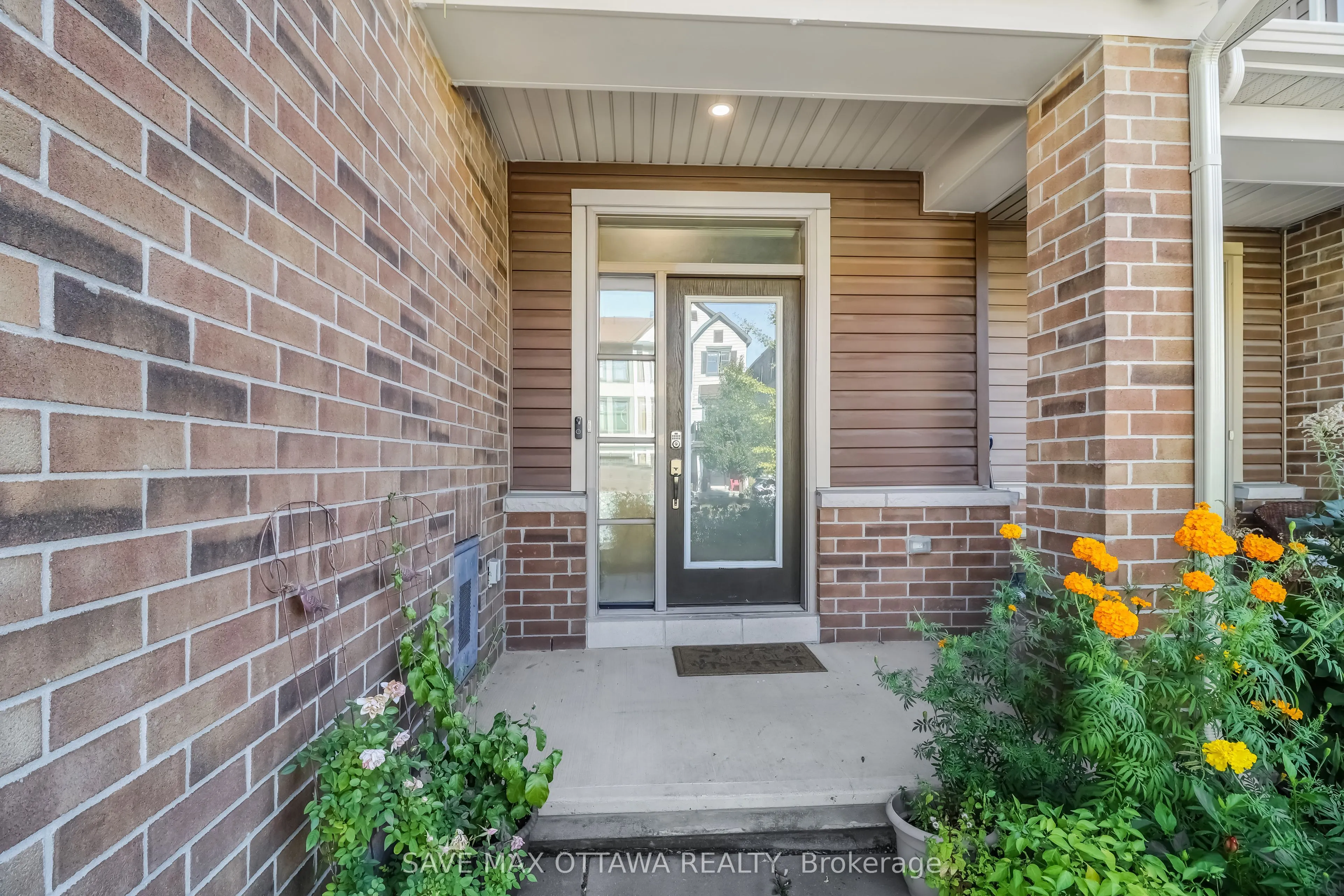 629 Lauraleaf Crescent