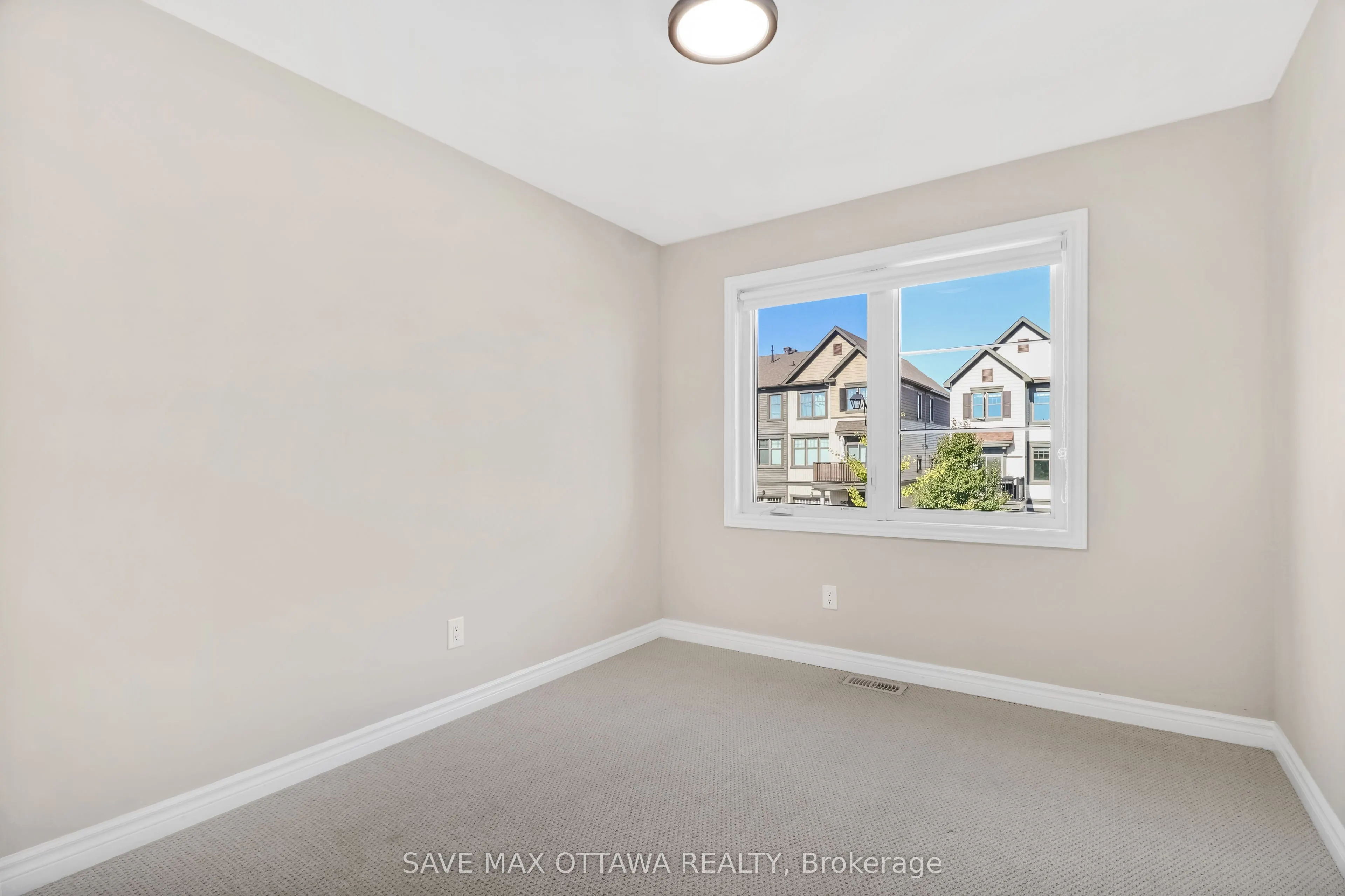 629 Lauraleaf Crescent