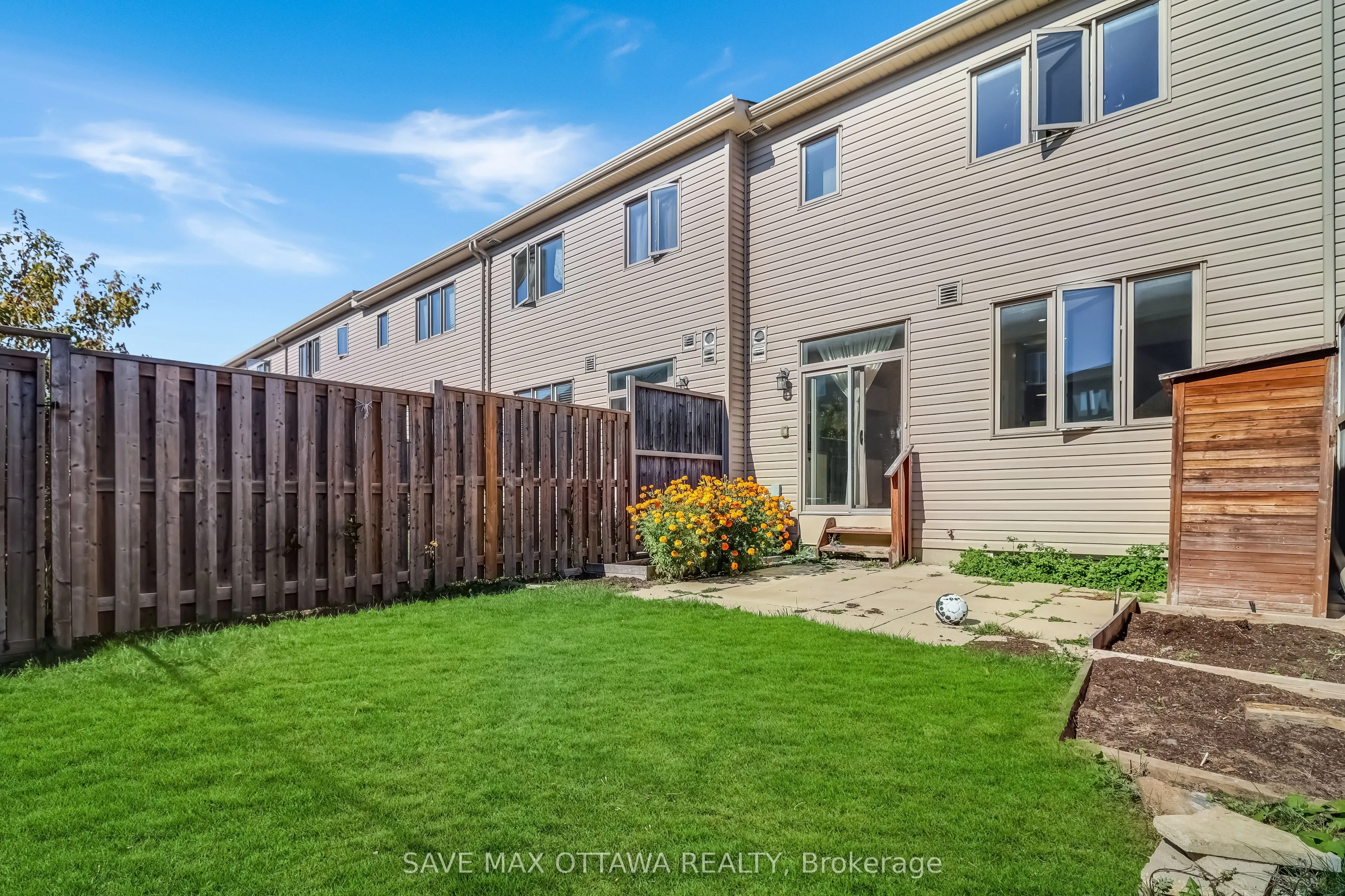 629 Lauraleaf Crescent