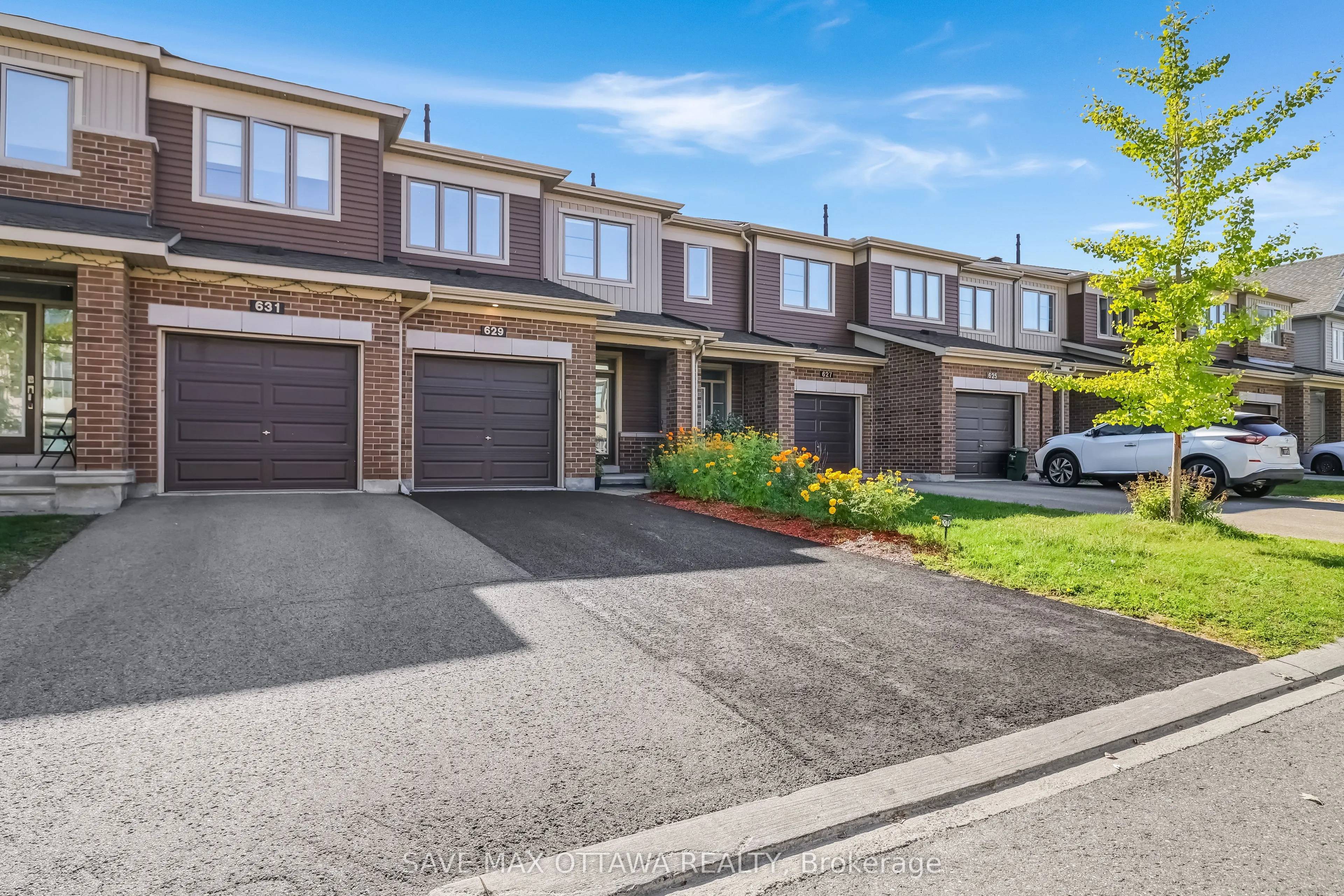 629 Lauraleaf Crescent