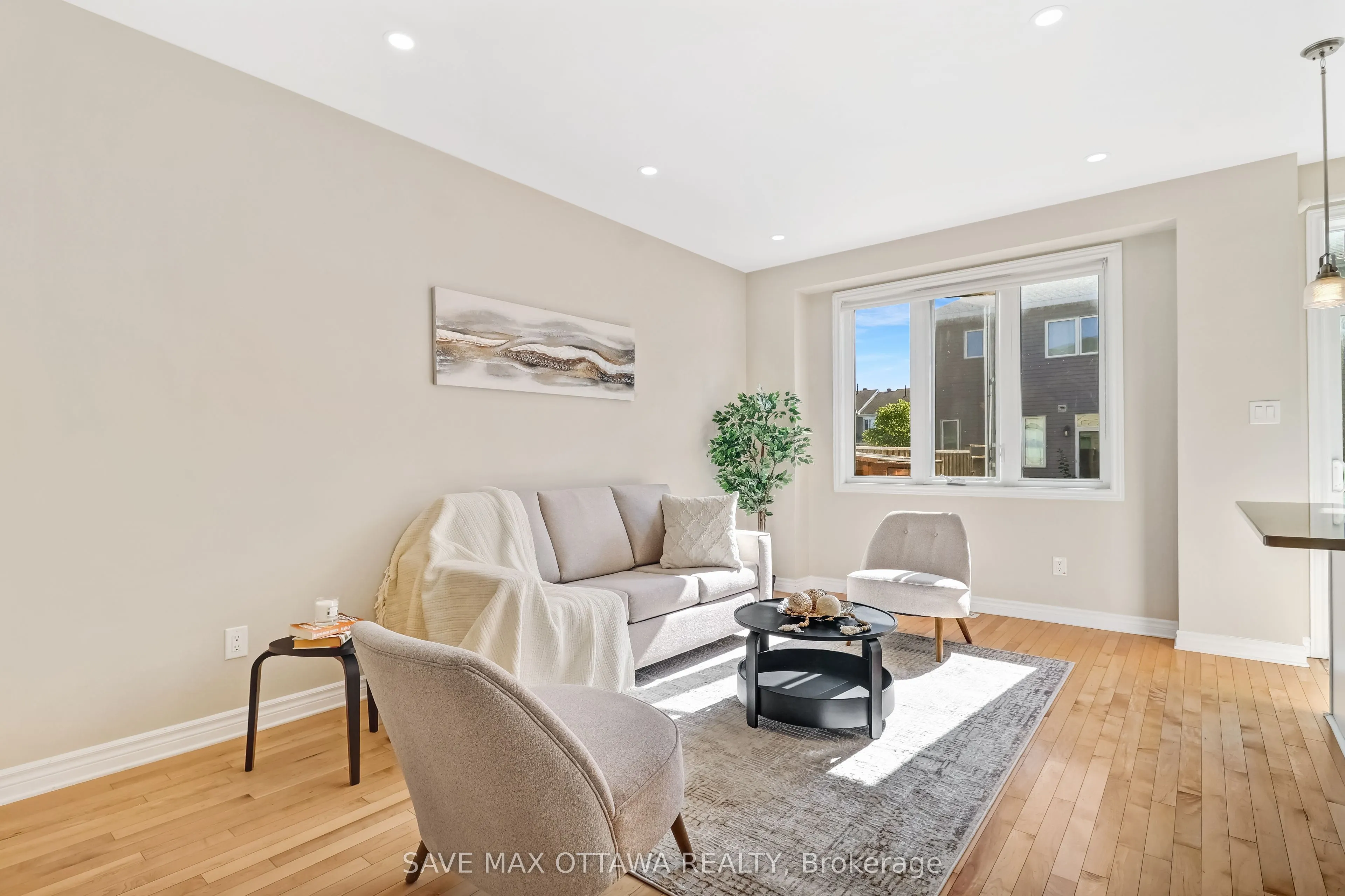 629 Lauraleaf Crescent