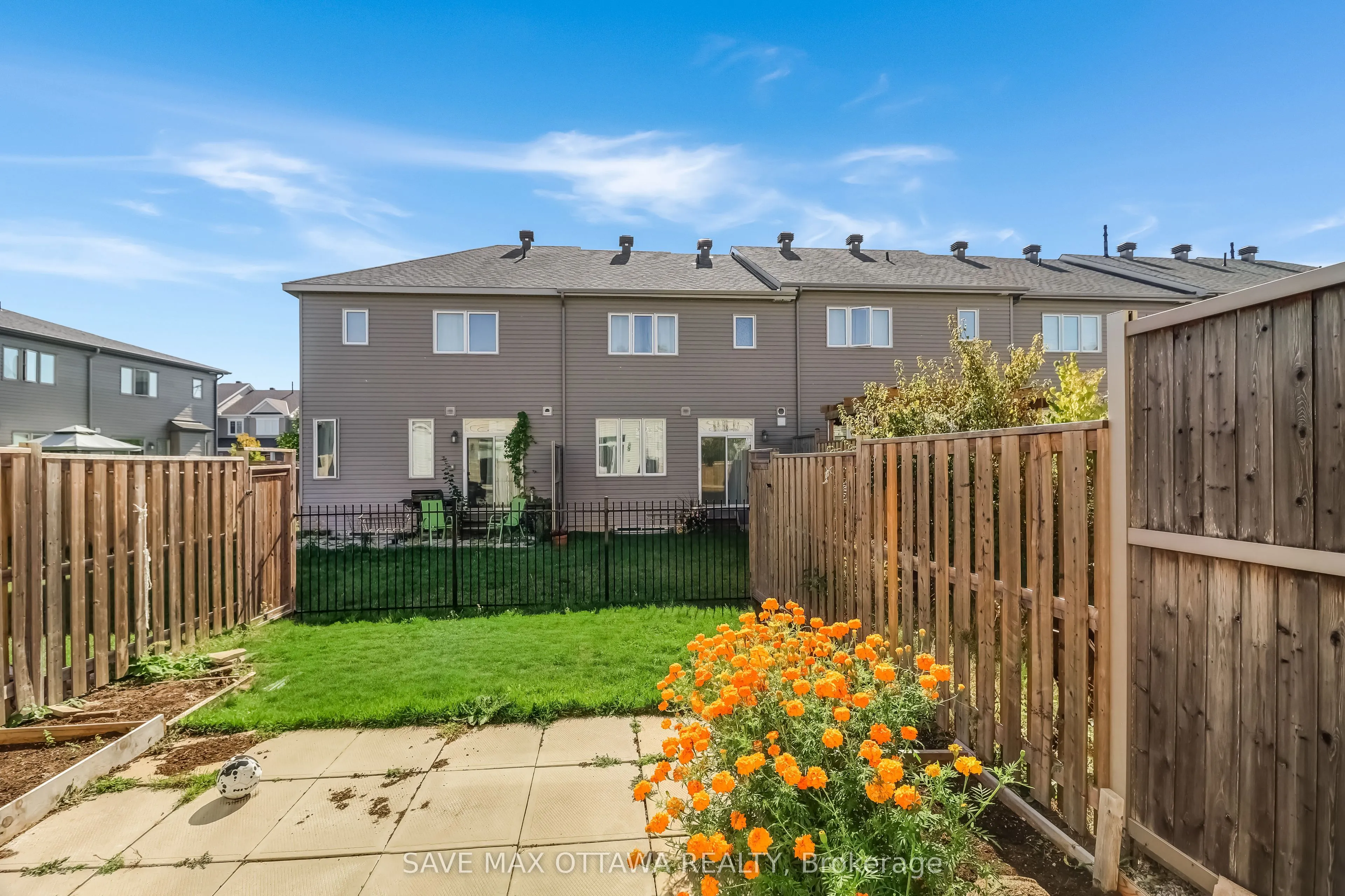 629 Lauraleaf Crescent