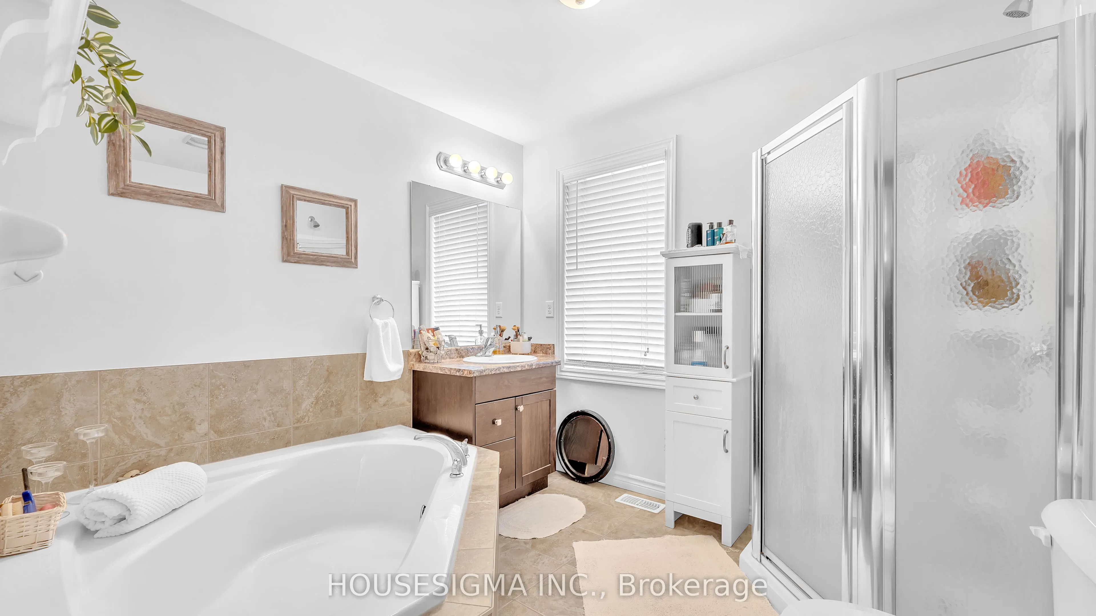 939 Silverfox Crescent