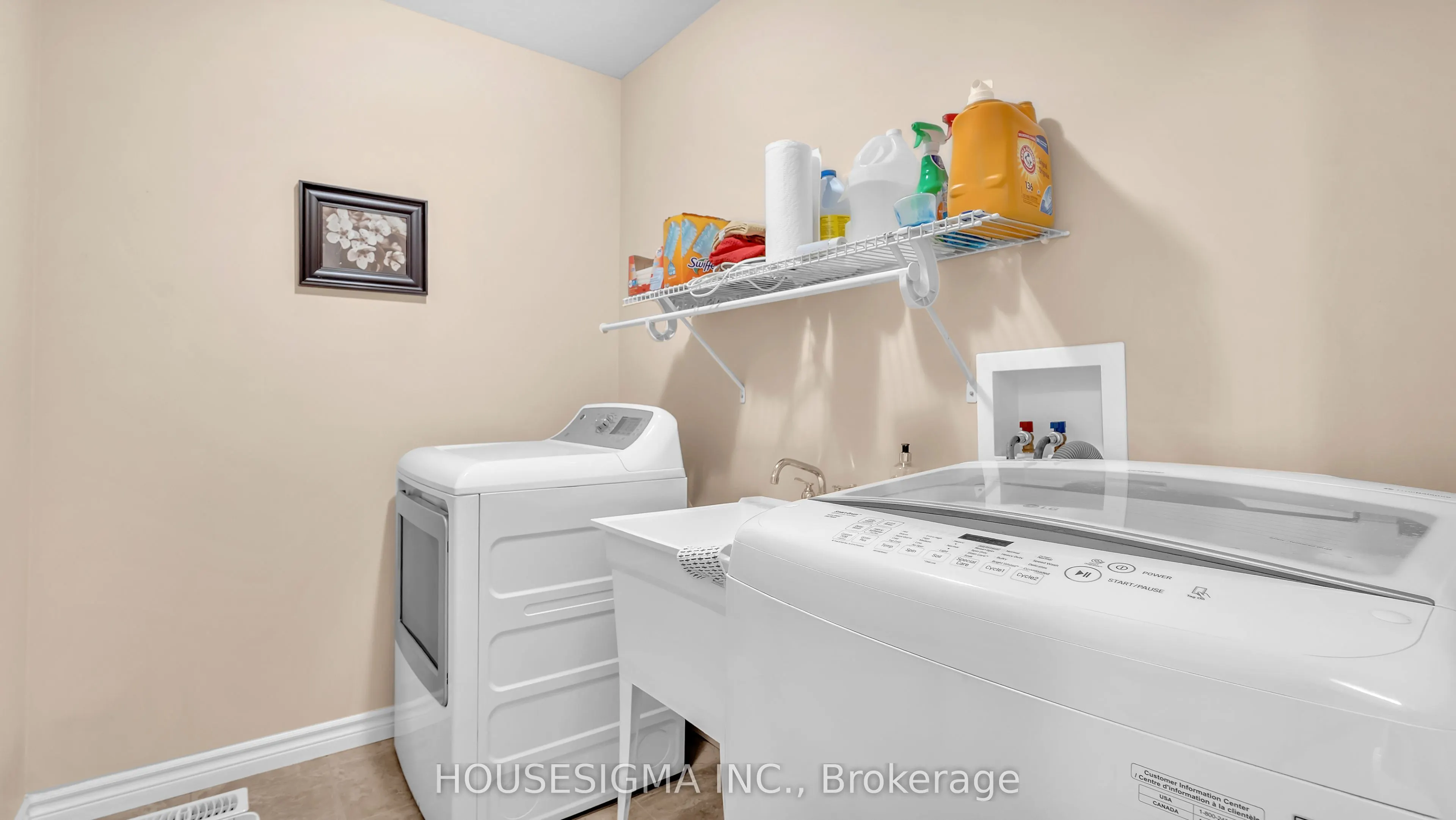 939 Silverfox Crescent