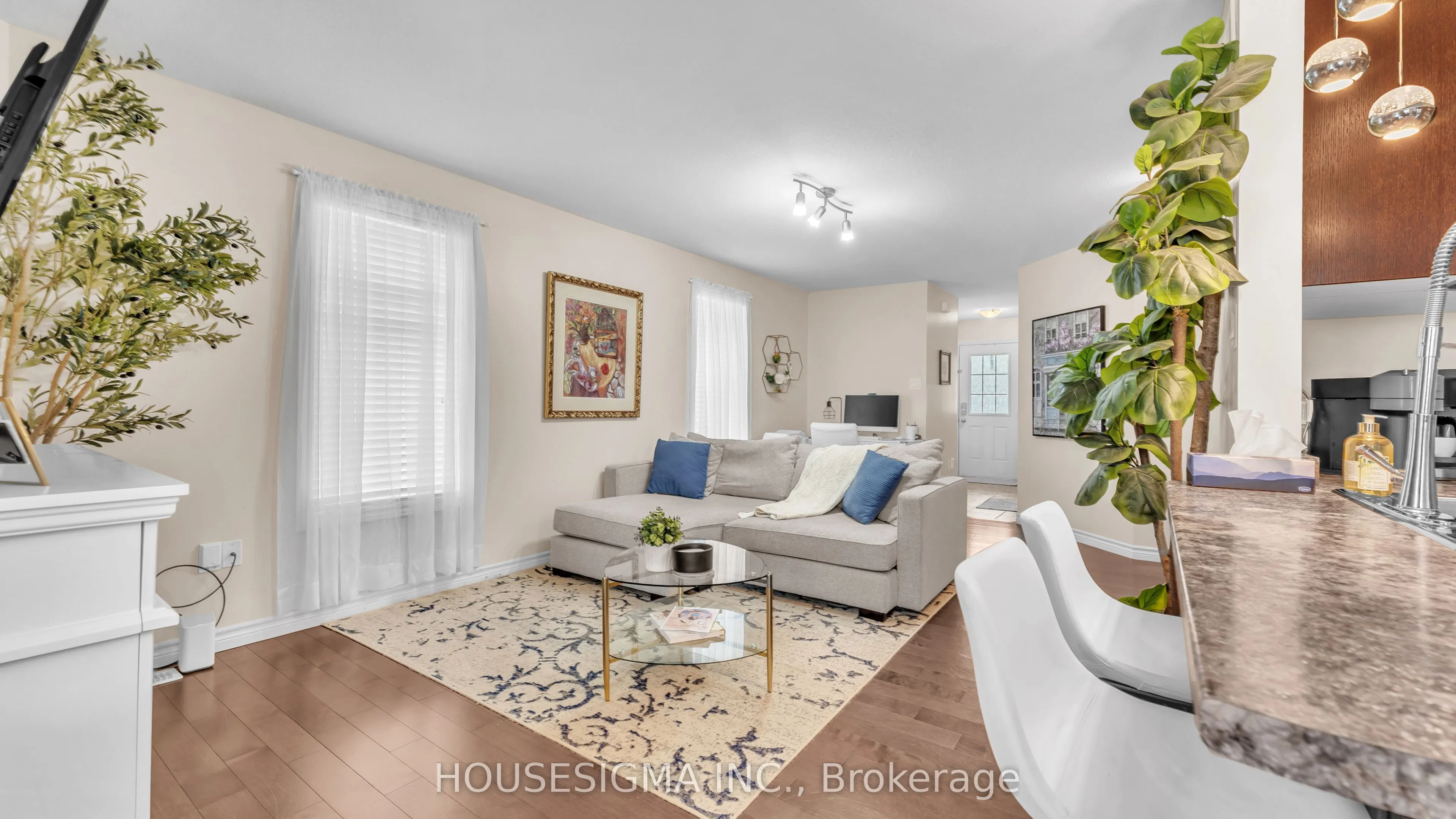 939 Silverfox Crescent