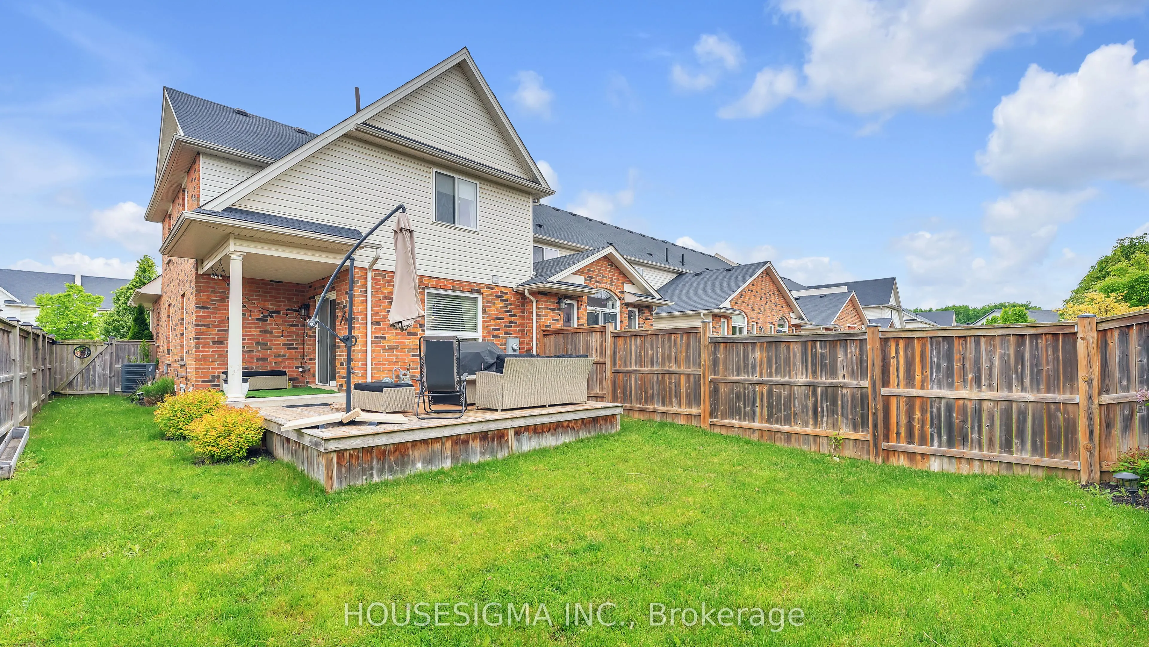 939 Silverfox Crescent